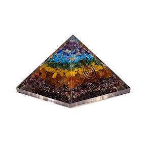 Pyramide d'Orgonite 7 Chakra